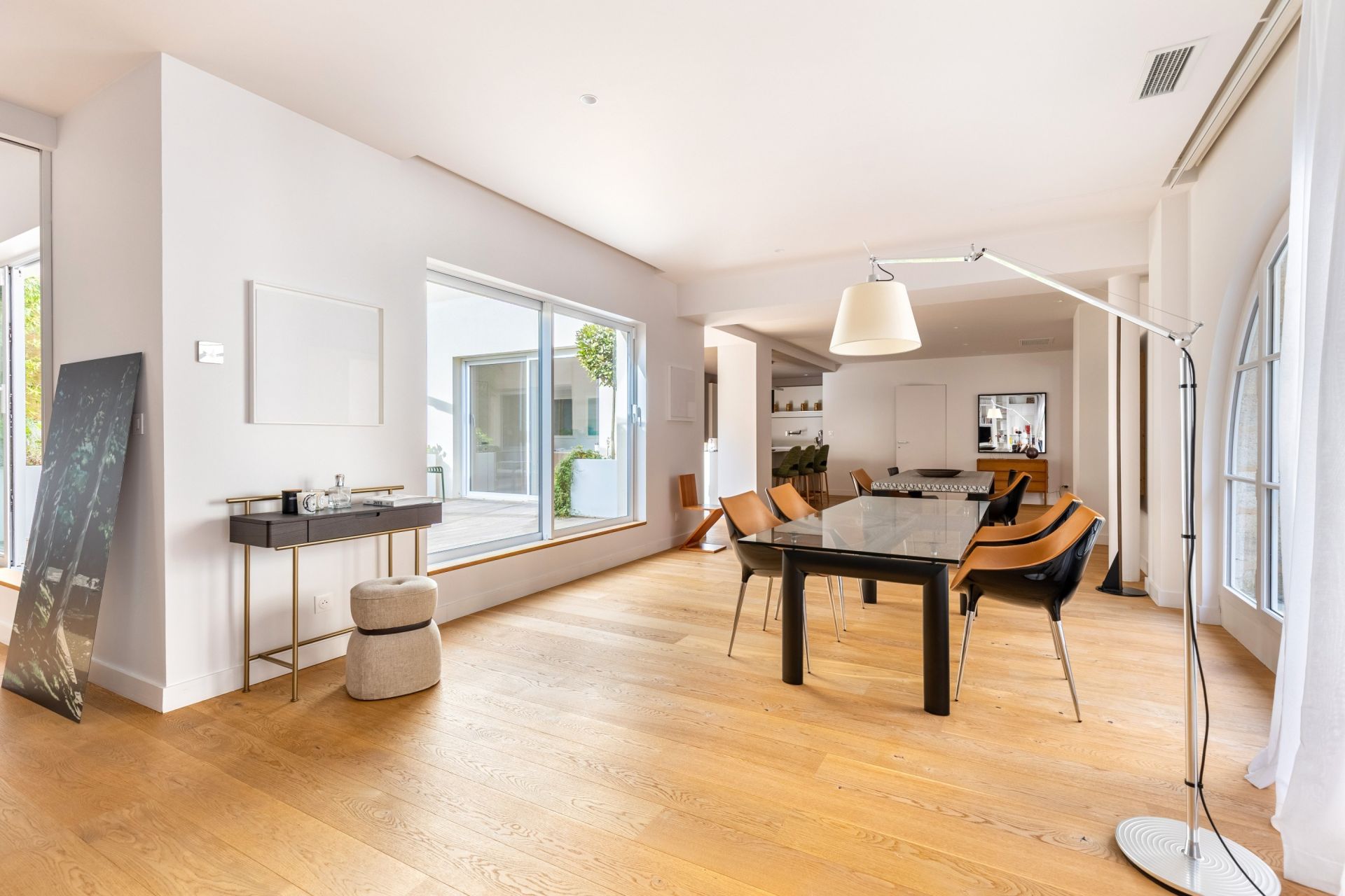 luxury apartment 5 Rooms for sale on BORDEAUX (33000)