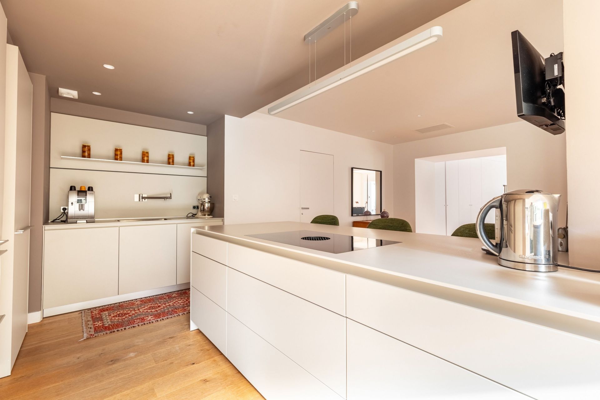luxury apartment 5 Rooms for sale on BORDEAUX (33000)