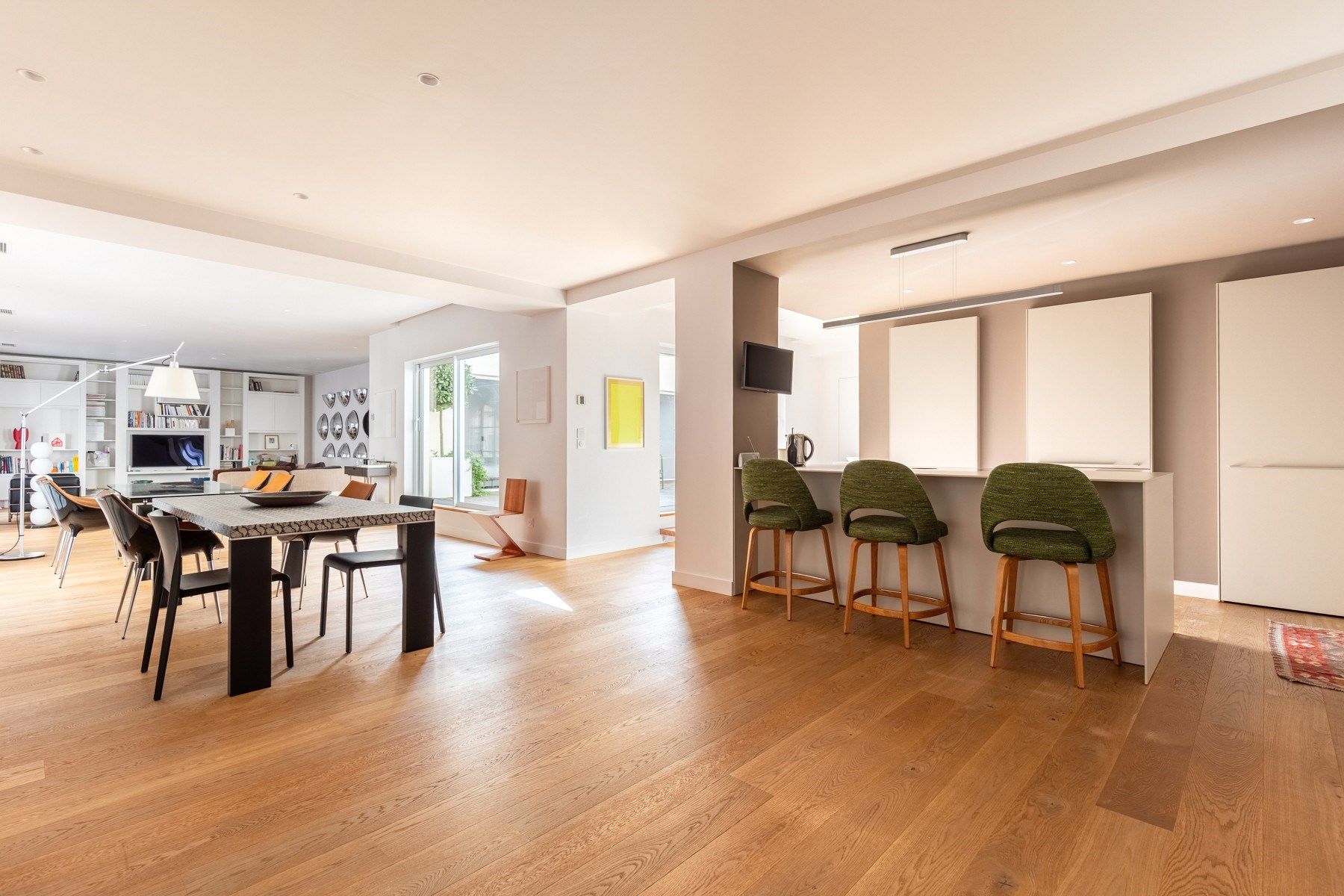 luxury apartment 5 Rooms for sale on BORDEAUX (33000)