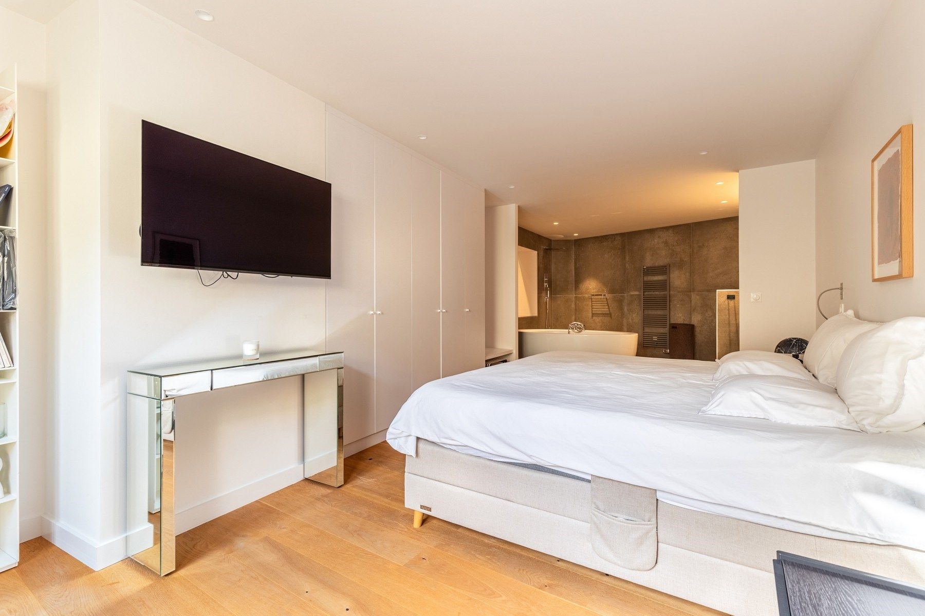 luxury apartment 5 Rooms for sale on BORDEAUX (33000)