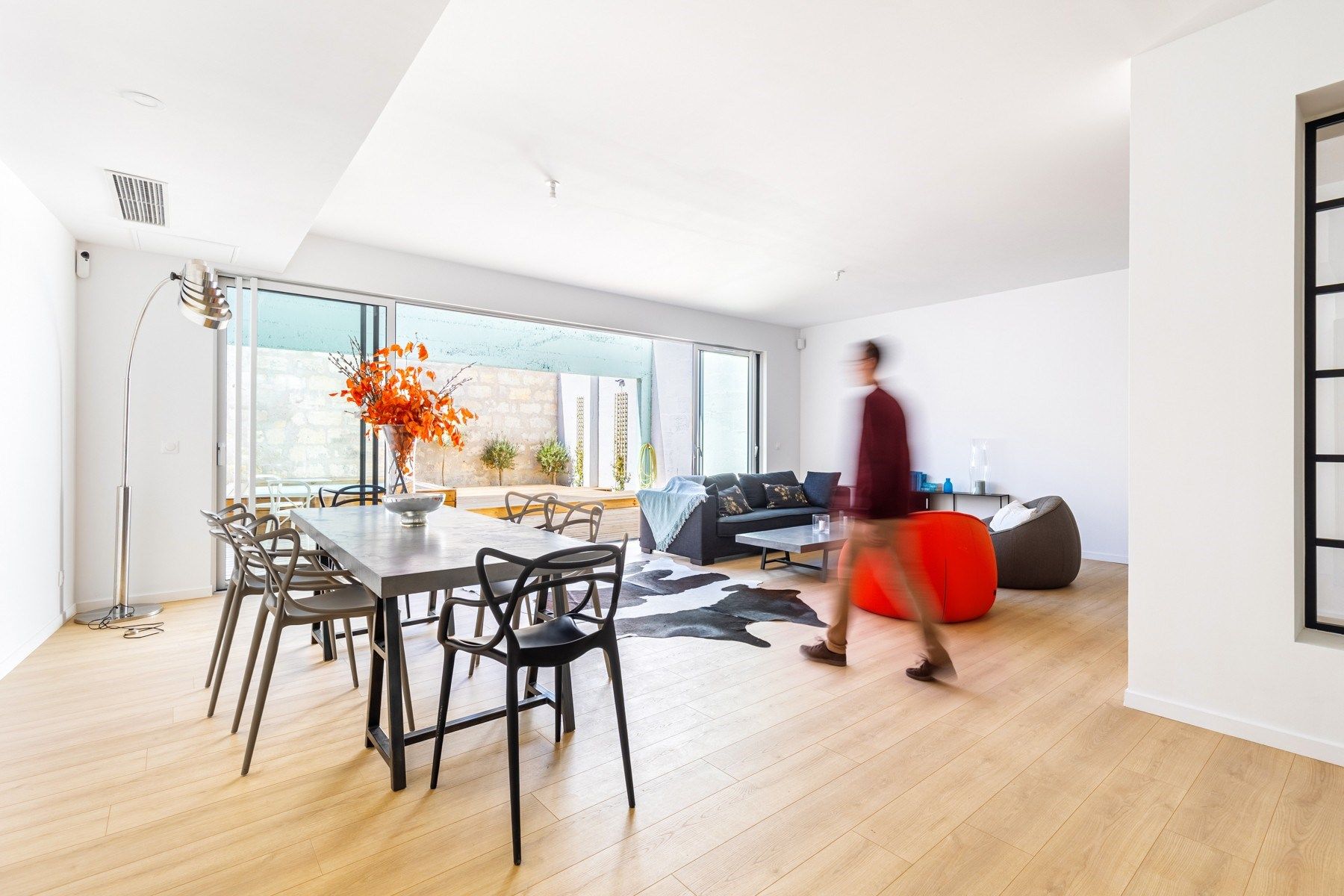 luxury house 5 Rooms for sale on BORDEAUX (33000)