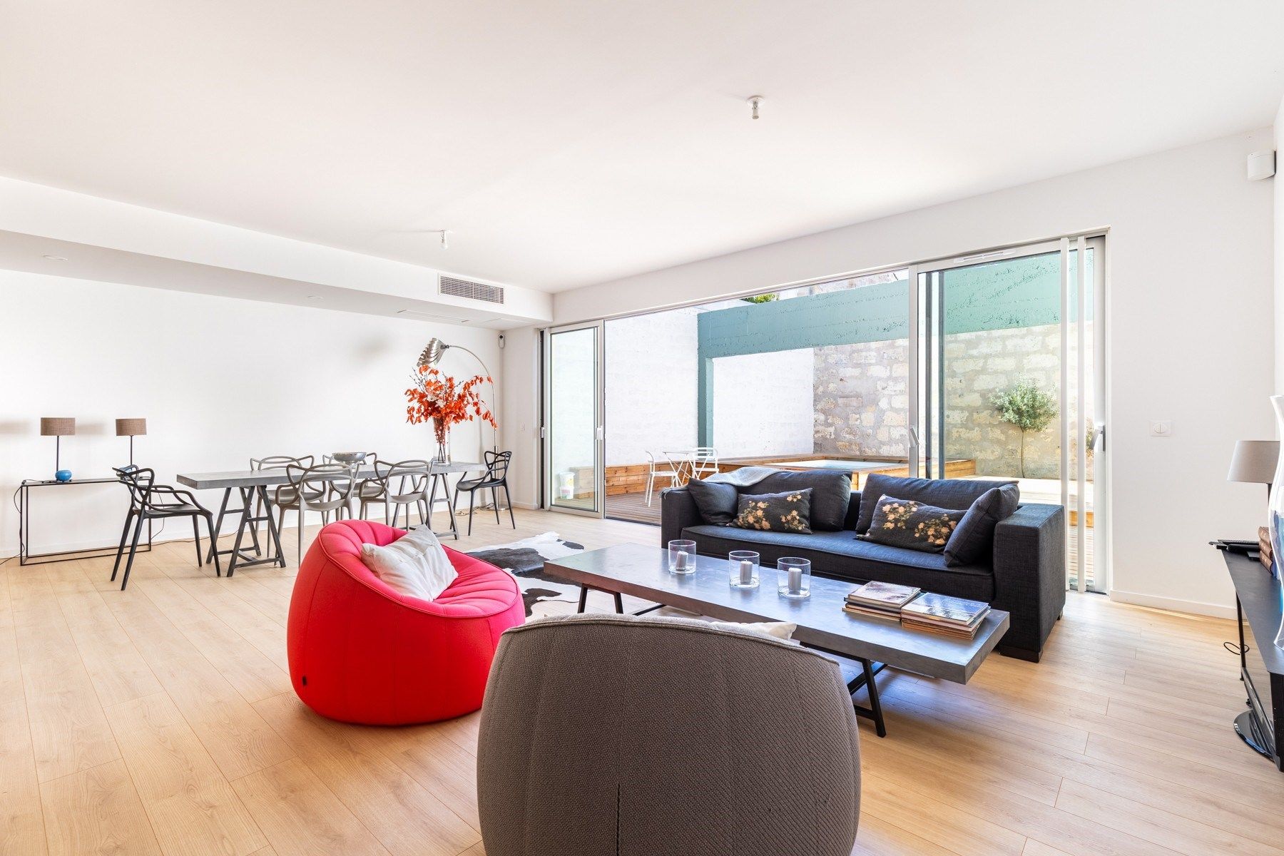 luxury house 5 Rooms for sale on BORDEAUX (33000)