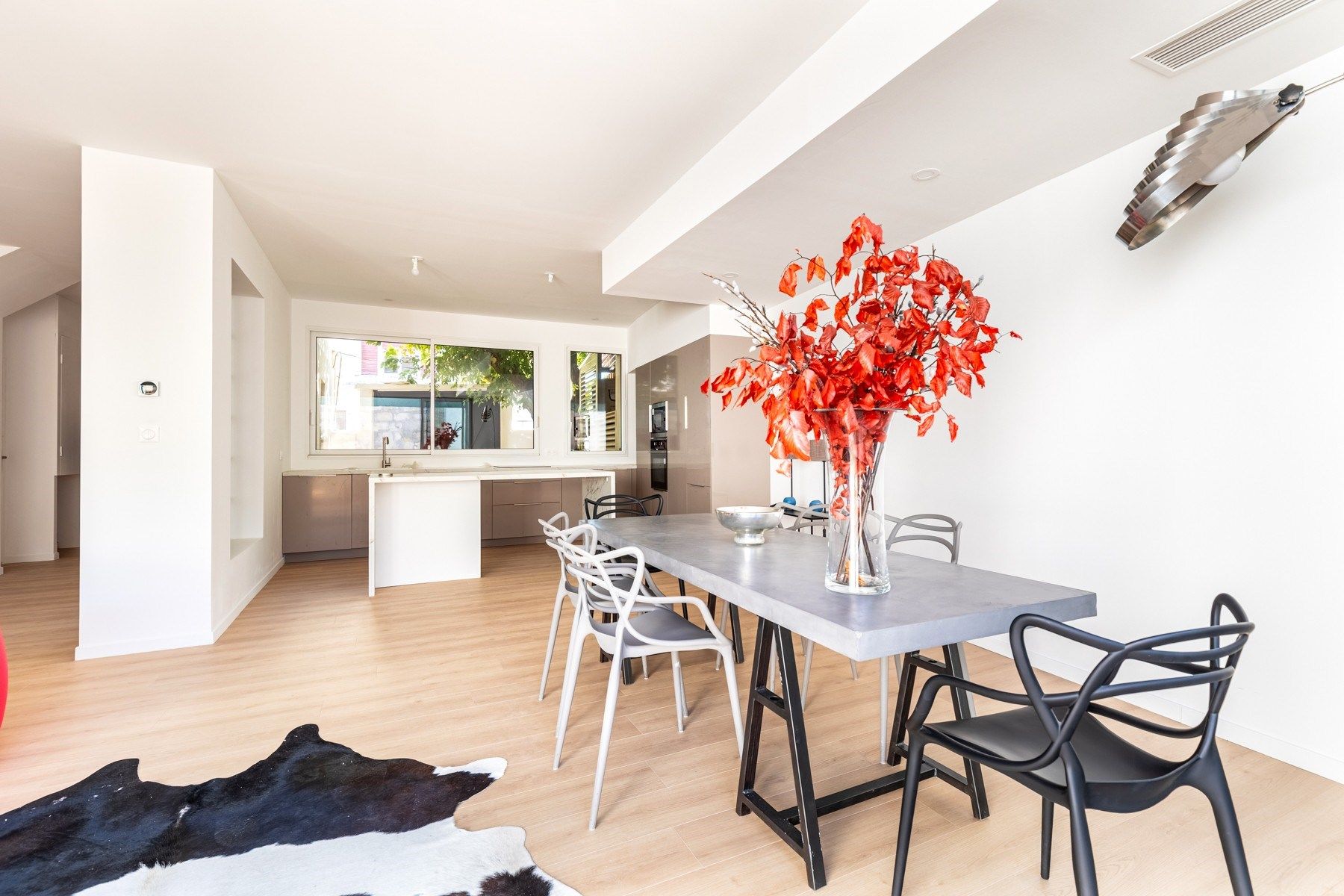 luxury house 5 Rooms for sale on BORDEAUX (33000)