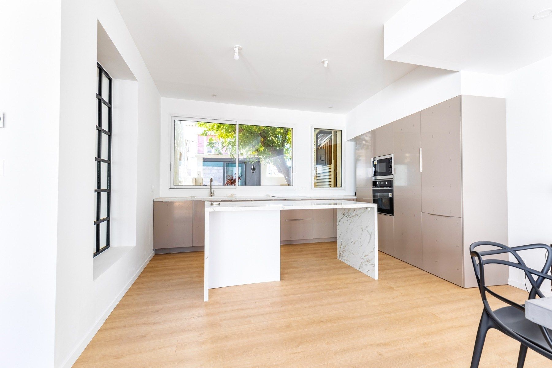 luxury house 5 Rooms for sale on BORDEAUX (33000)
