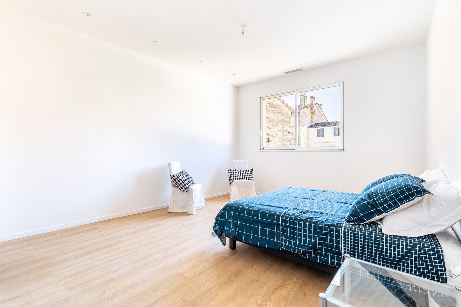 luxury house 5 Rooms for sale on BORDEAUX (33000)