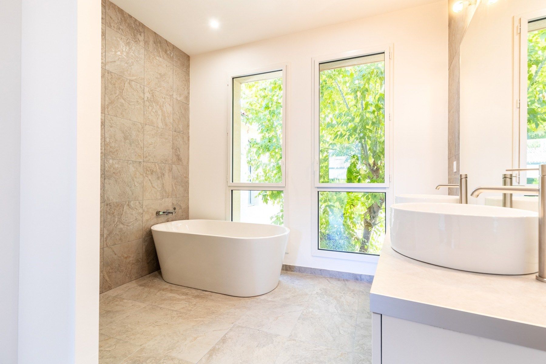 luxury house 5 Rooms for sale on BORDEAUX (33000)