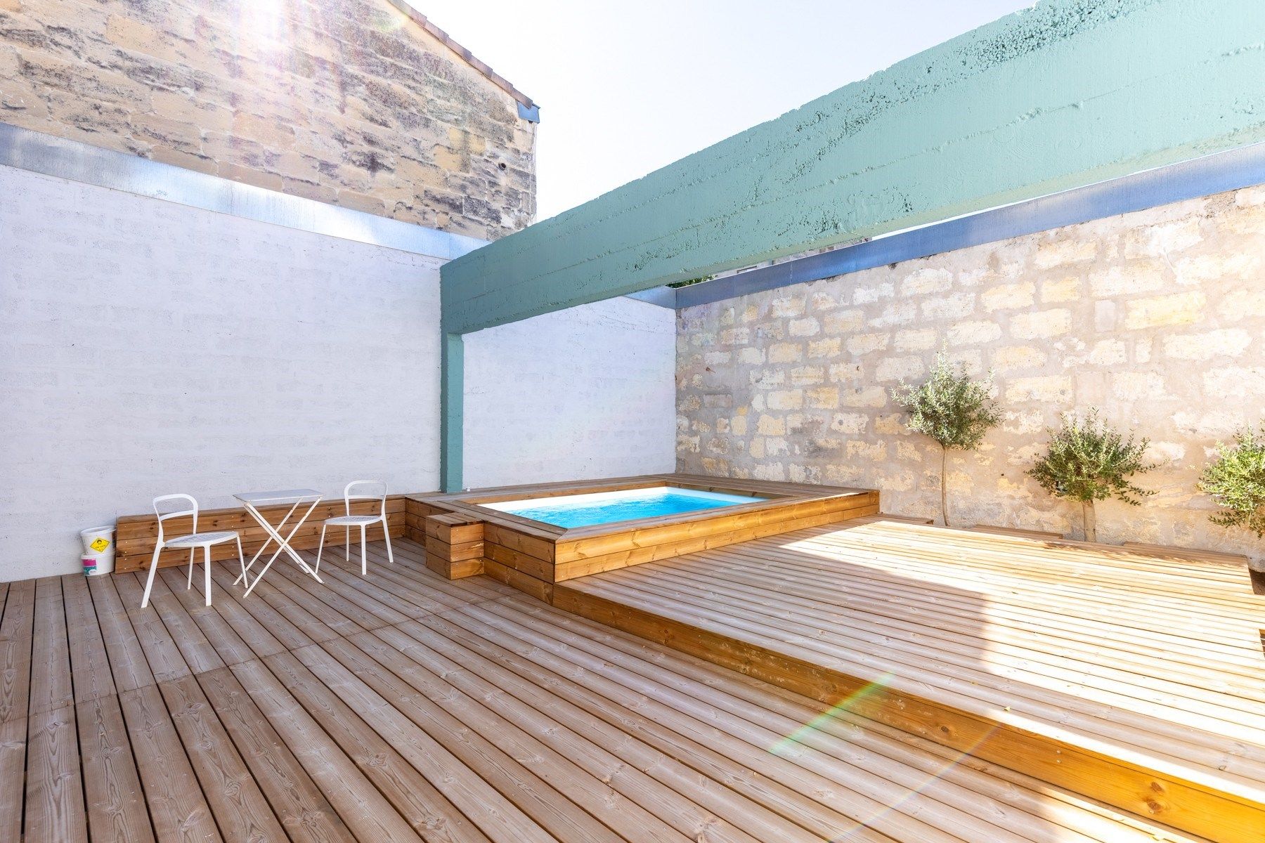 luxury house 5 Rooms for sale on BORDEAUX (33000)