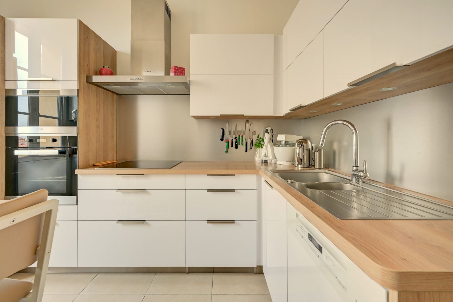 luxury apartment 5 Rooms for sale on AIX EN PROVENCE (13100)