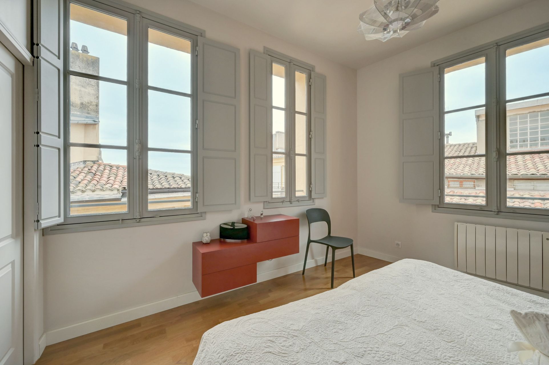 luxury apartment 5 Rooms for sale on AIX EN PROVENCE (13100)