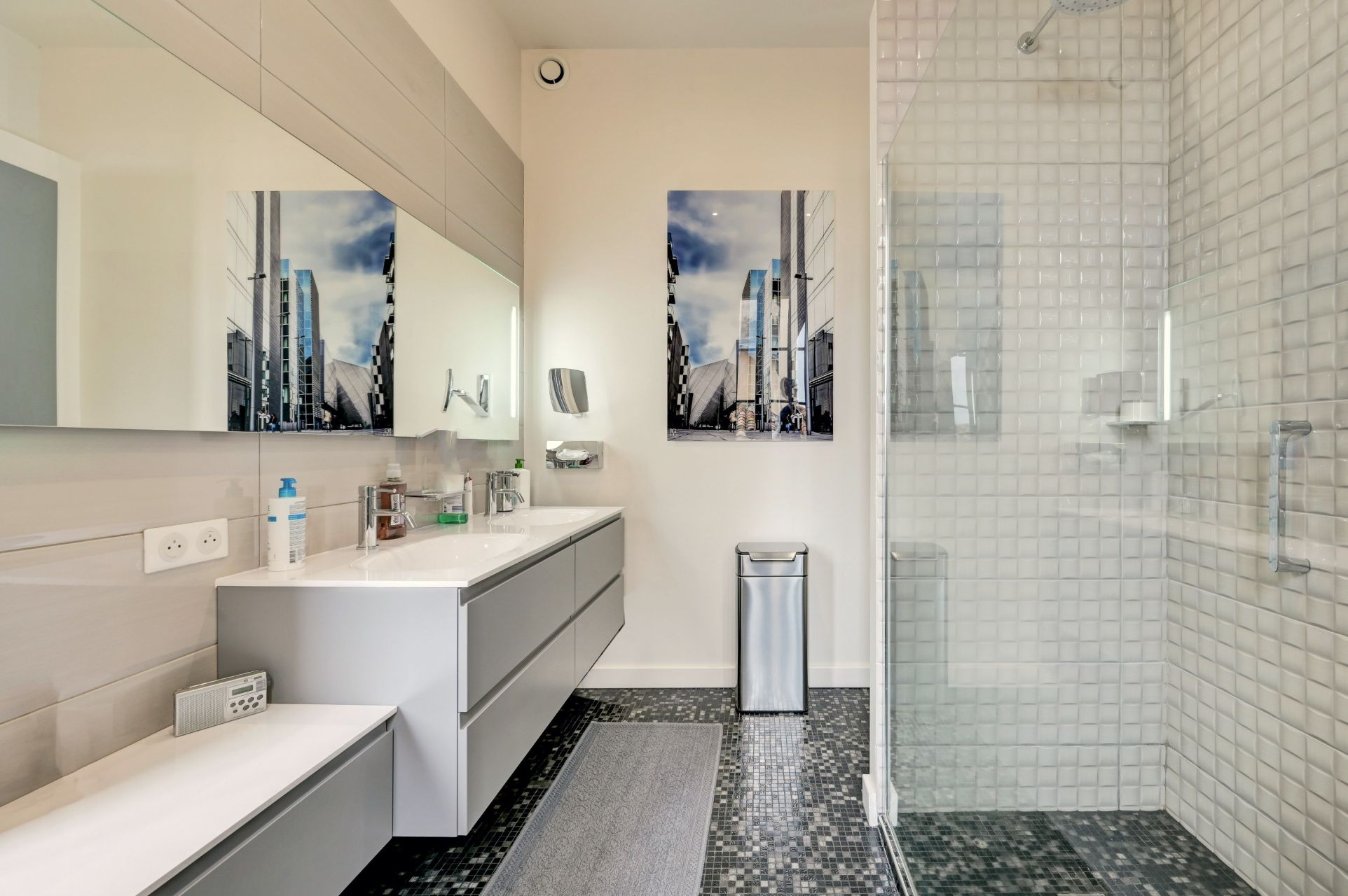 luxury apartment 5 Rooms for sale on AIX EN PROVENCE (13100)