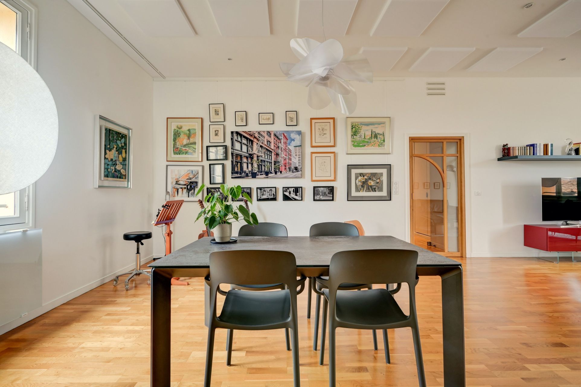 luxury apartment 5 Rooms for sale on AIX EN PROVENCE (13100)