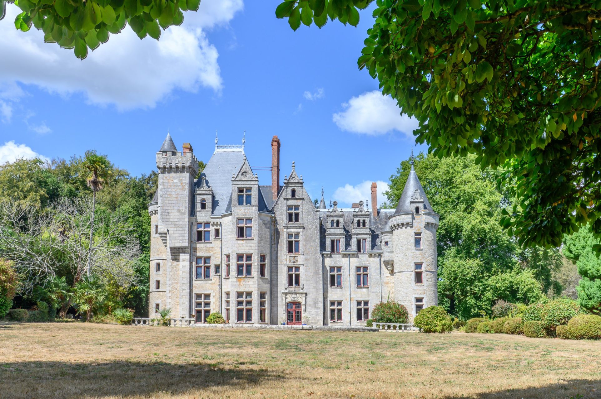 castle 20 Rooms for sale on QUIMPER (29000)