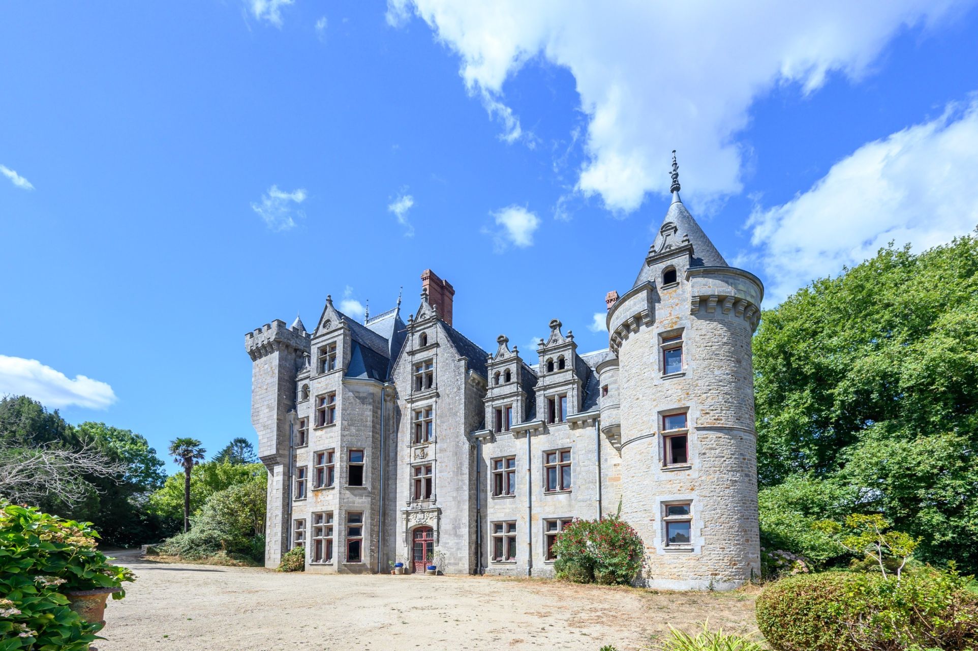 castle 20 Rooms for sale on QUIMPER (29000)