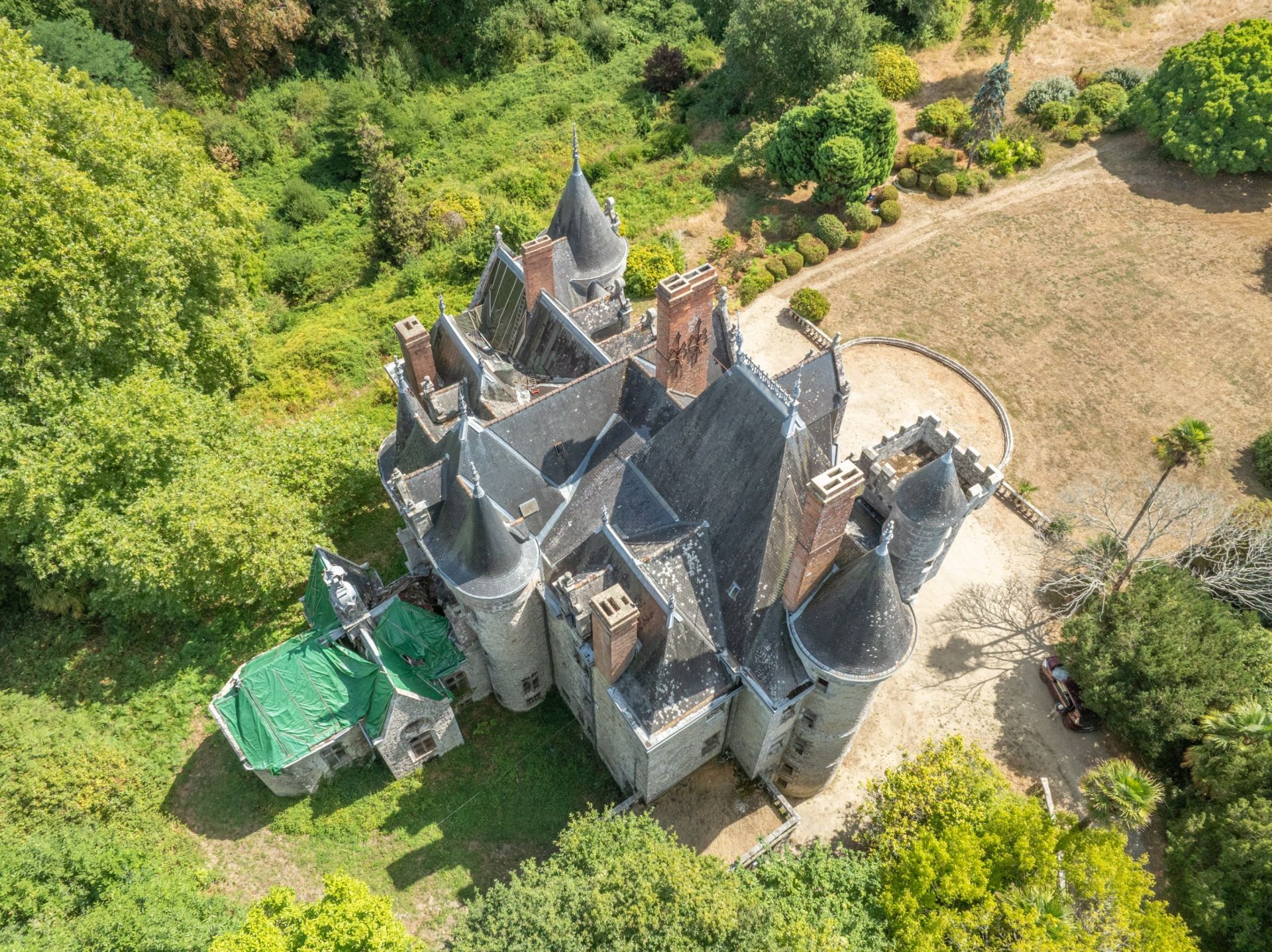 castle 20 Rooms for sale on QUIMPER (29000)