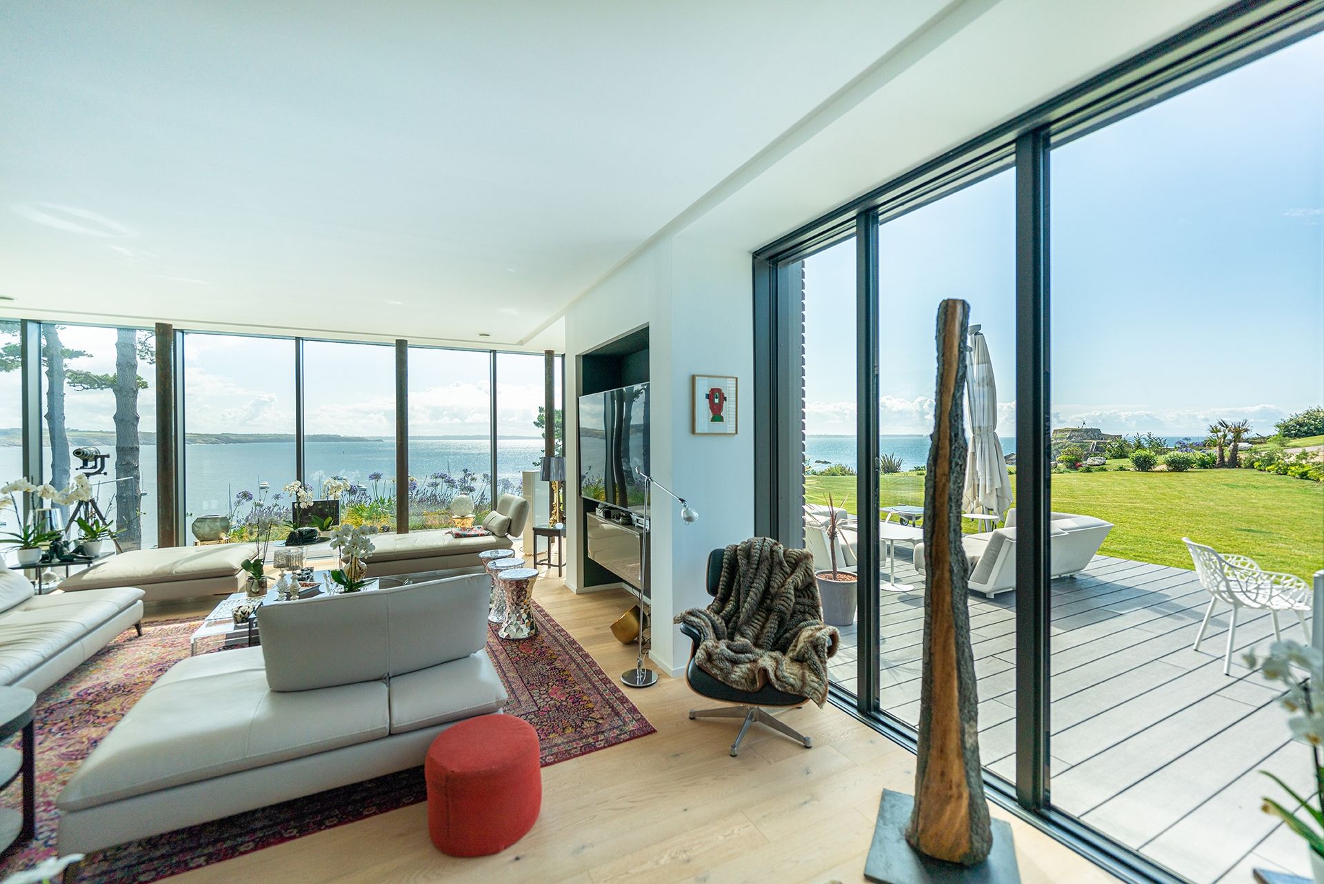 contemporary house 10 Rooms for sale on PLOUGONVELIN (29217)