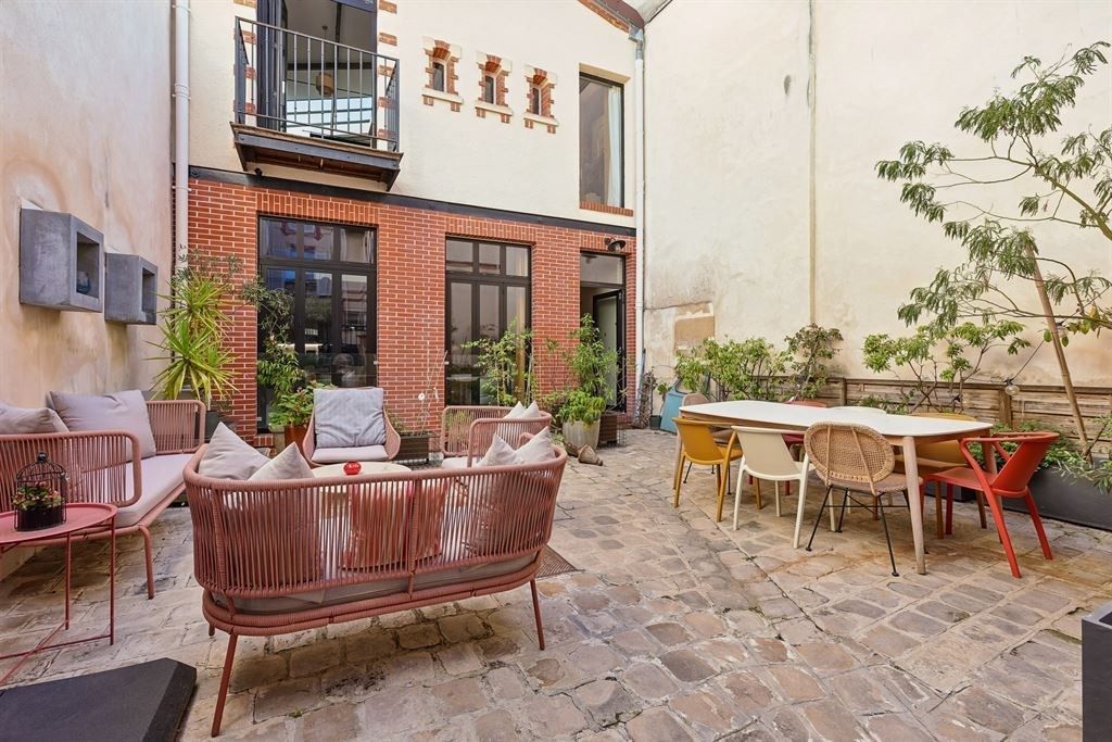 luxury house 6 Rooms for sale on ST GERMAIN EN LAYE (78100)