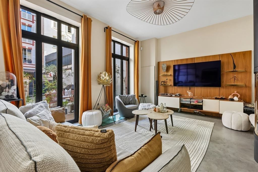 luxury house 6 Rooms for sale on ST GERMAIN EN LAYE (78100)
