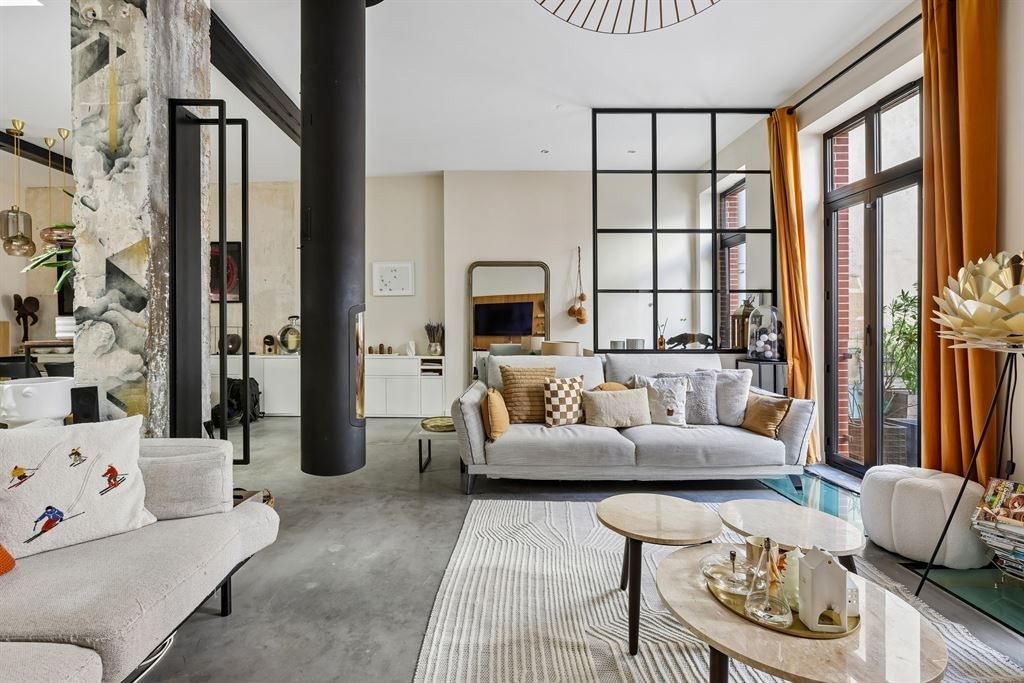 luxury house 6 Rooms for sale on ST GERMAIN EN LAYE (78100)
