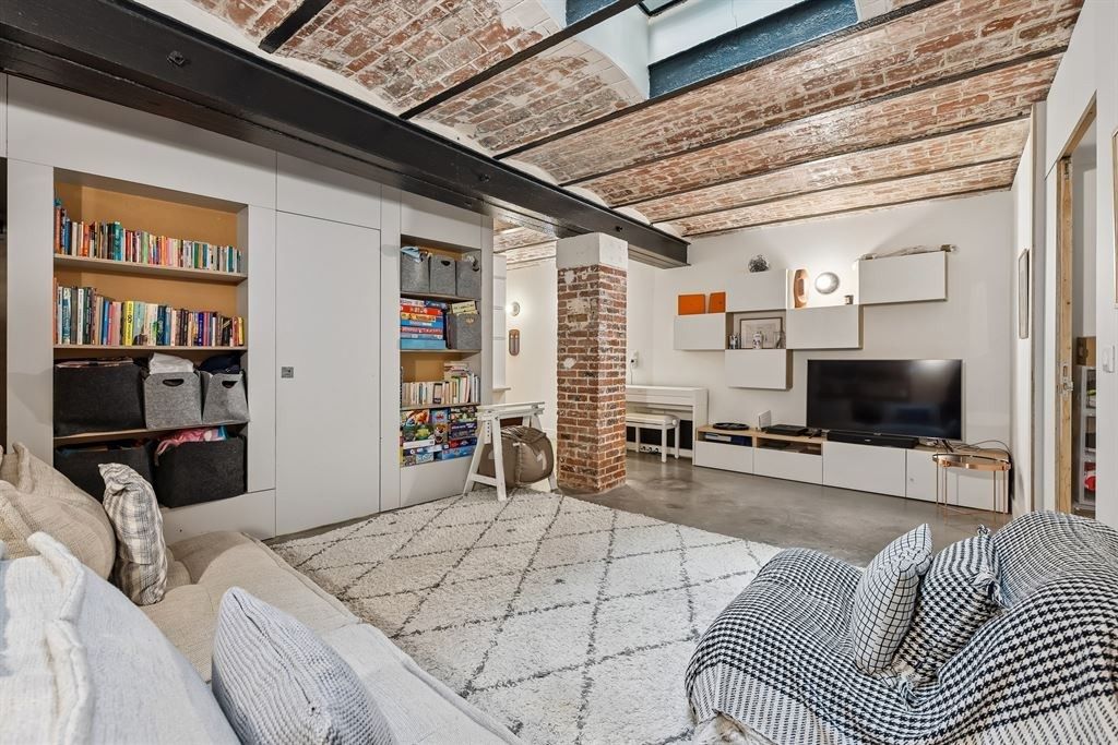 luxury house 6 Rooms for sale on ST GERMAIN EN LAYE (78100)