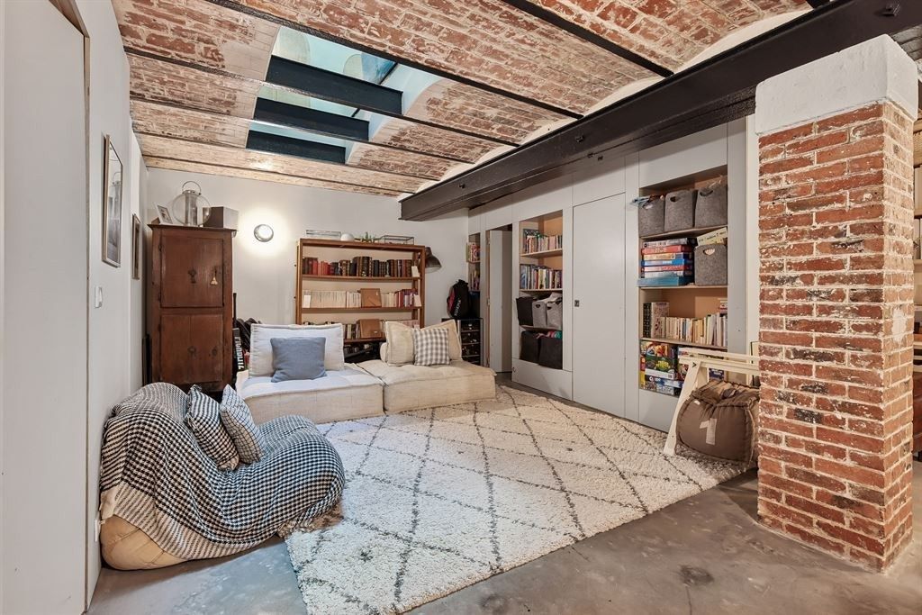 luxury house 6 Rooms for sale on ST GERMAIN EN LAYE (78100)