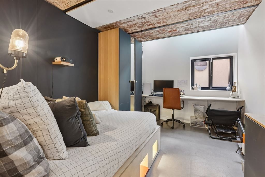 luxury house 6 Rooms for sale on ST GERMAIN EN LAYE (78100)