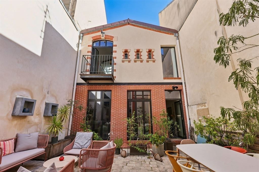 luxury house 6 Rooms for sale on ST GERMAIN EN LAYE (78100)