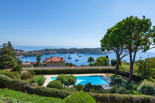 Sale Luxury apartment Villefranche-sur-Mer 3&nbsp;Rooms 80&nbsp;m²