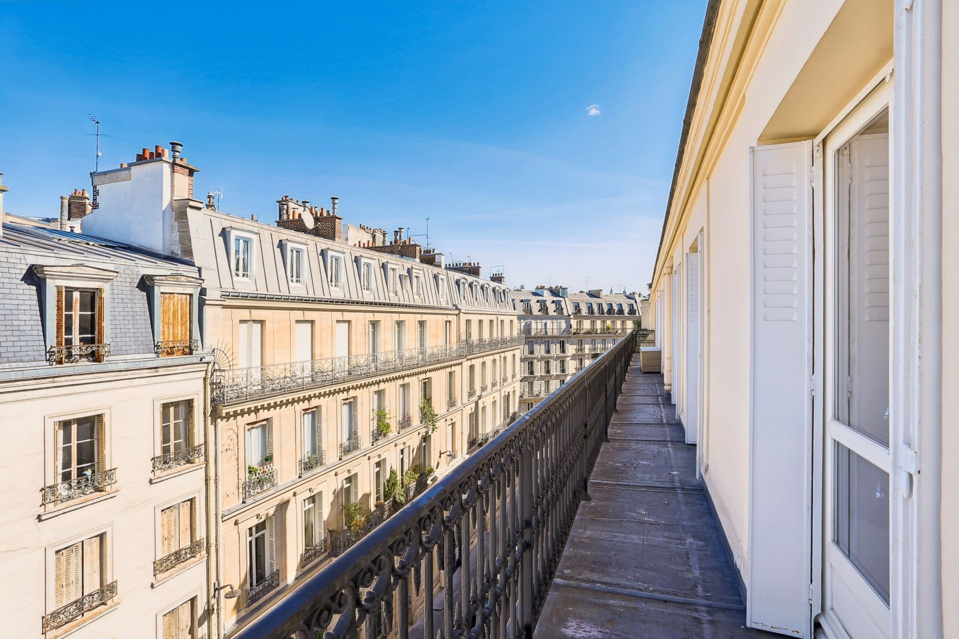 luxury apartment 5 Rooms for sale on PARIS (75008)