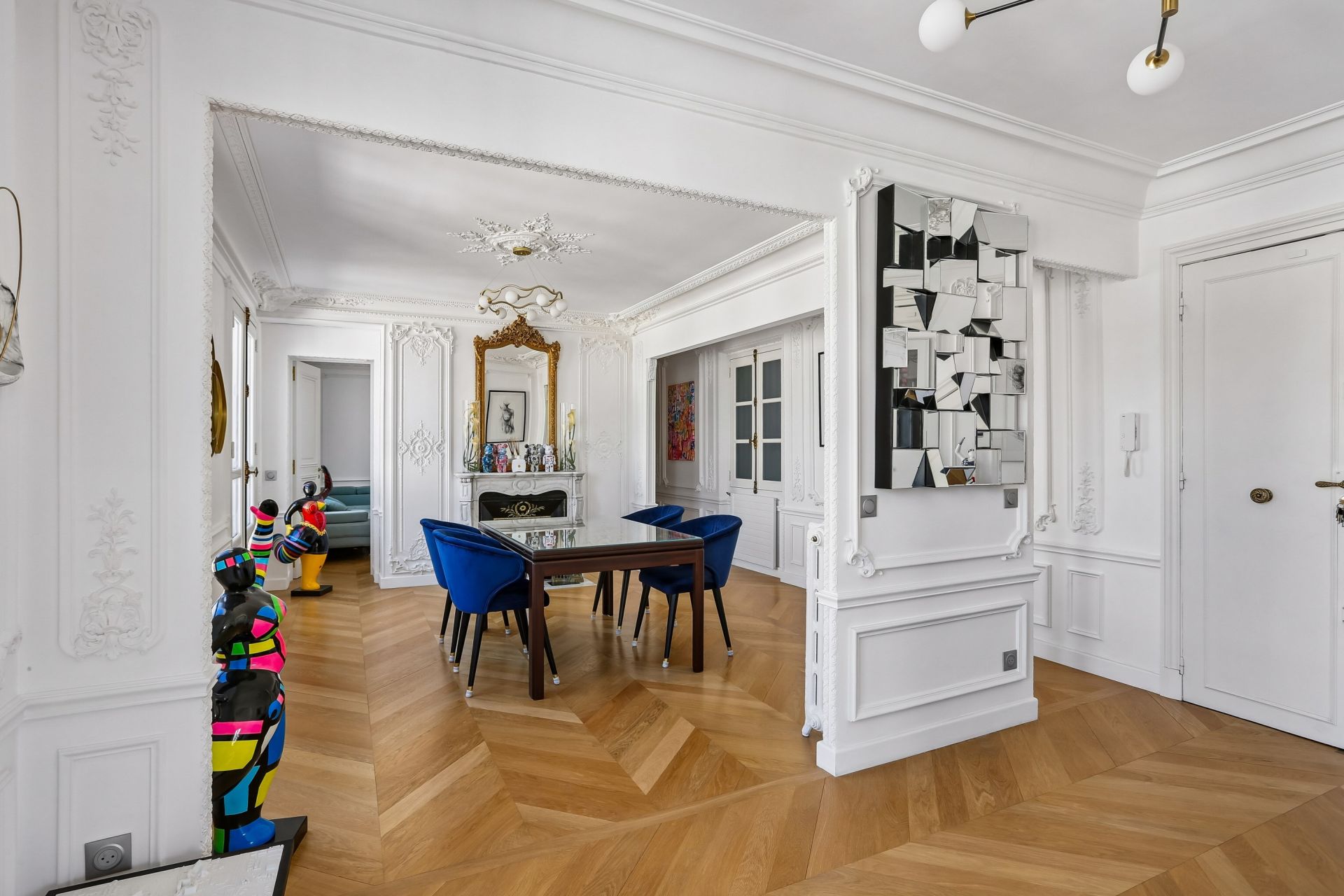 luxury apartment 5 Rooms for sale on PARIS (75008)