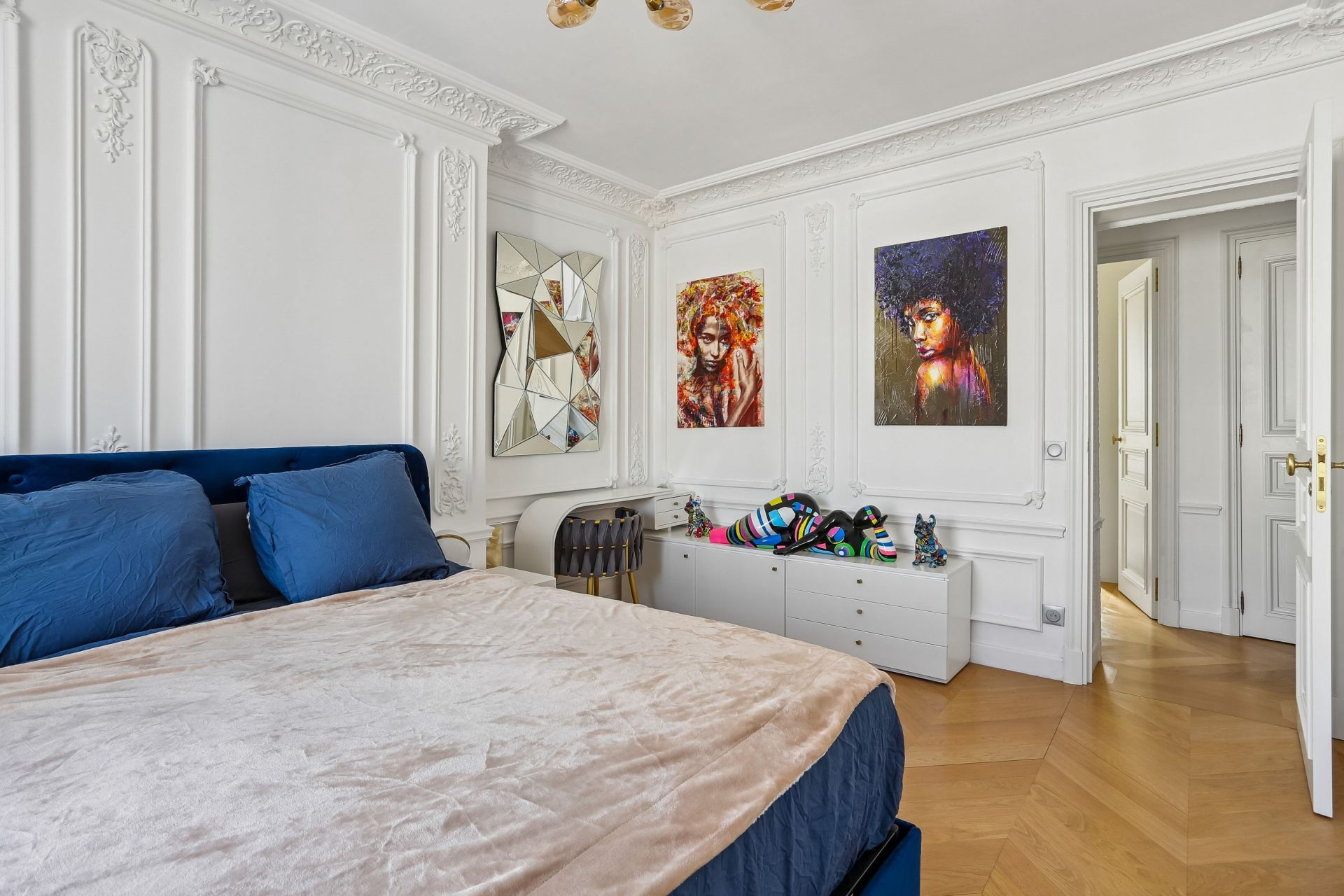 luxury apartment 5 Rooms for sale on PARIS (75008)