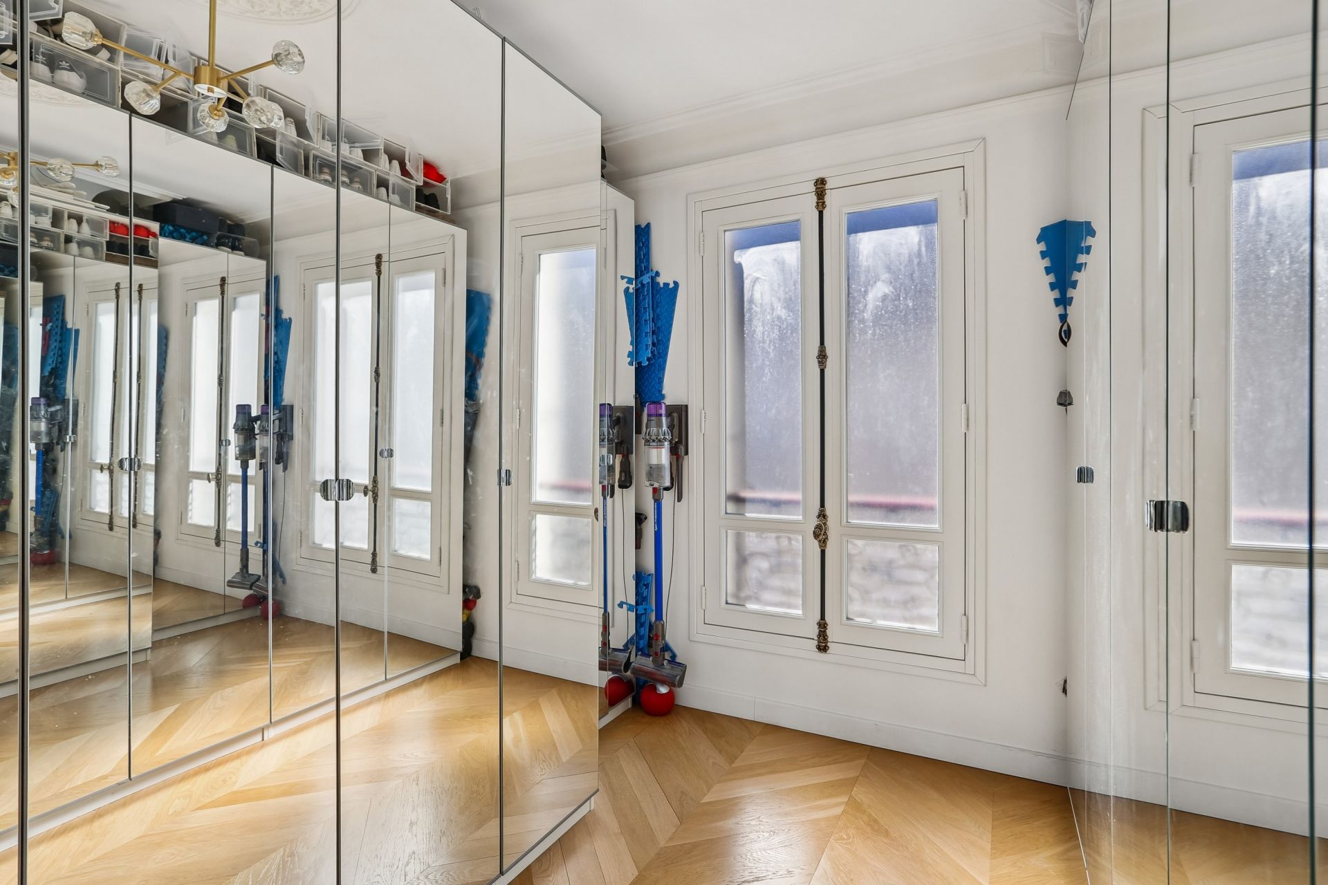 luxury apartment 5 Rooms for sale on PARIS (75008)