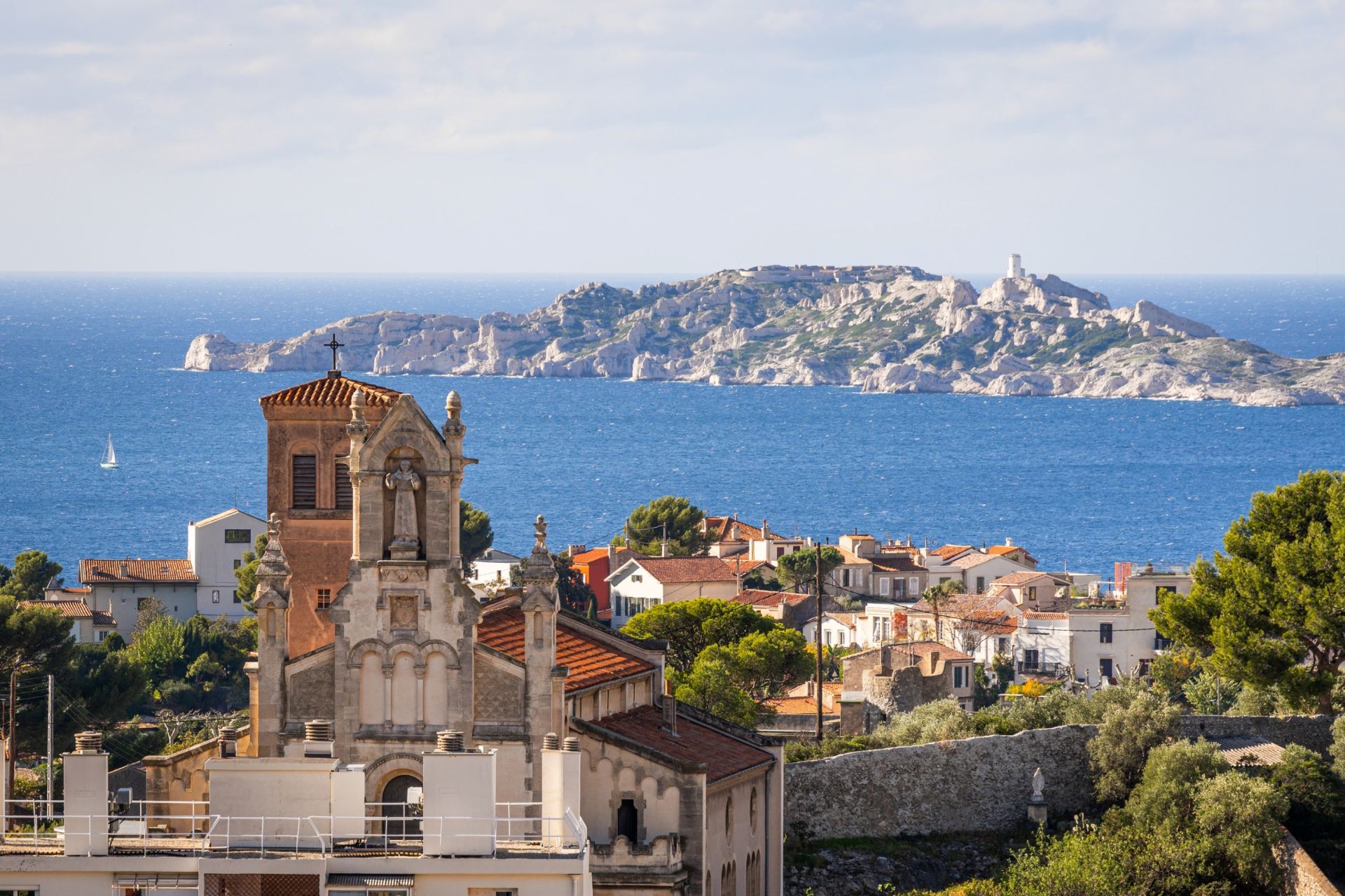 luxury house 3 Rooms for sale on MARSEILLE (13007)