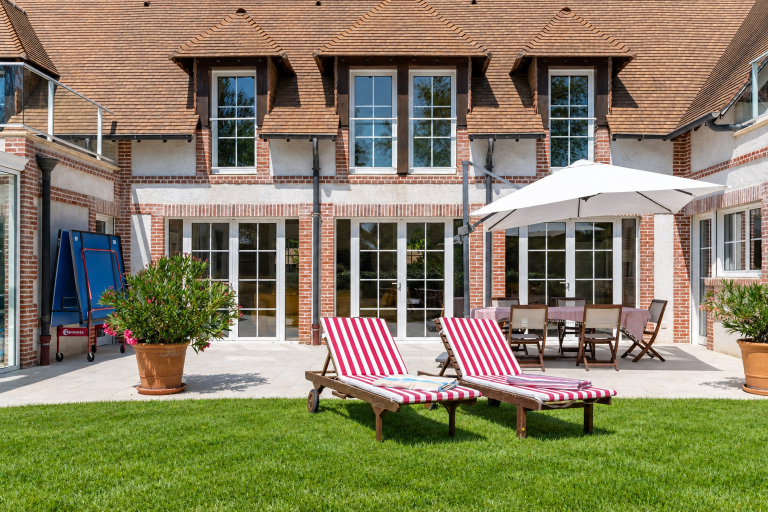 luxury house 8 Rooms for sale on ST VIGOR (27930)