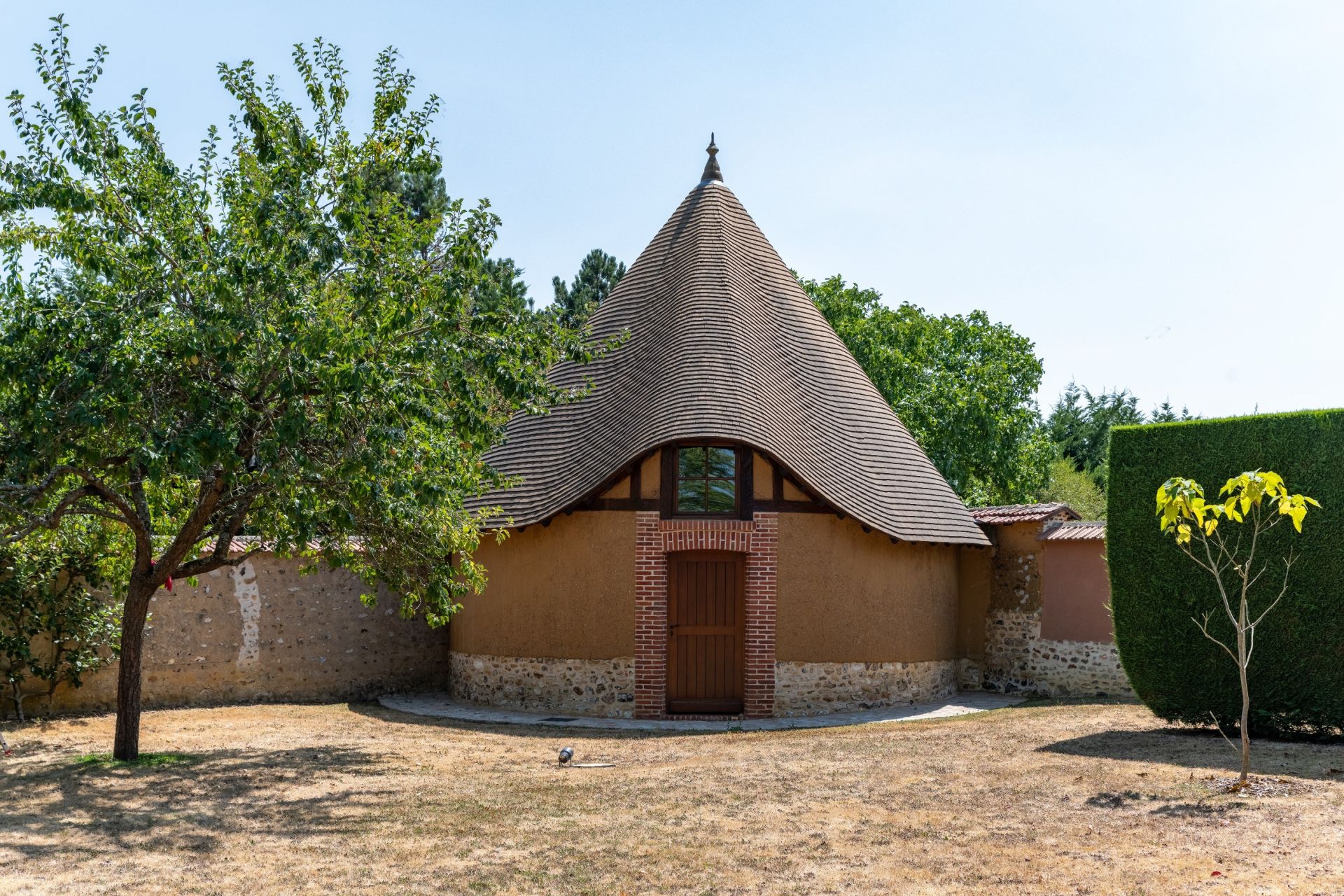 luxury house 8 Rooms for sale on ST VIGOR (27930)