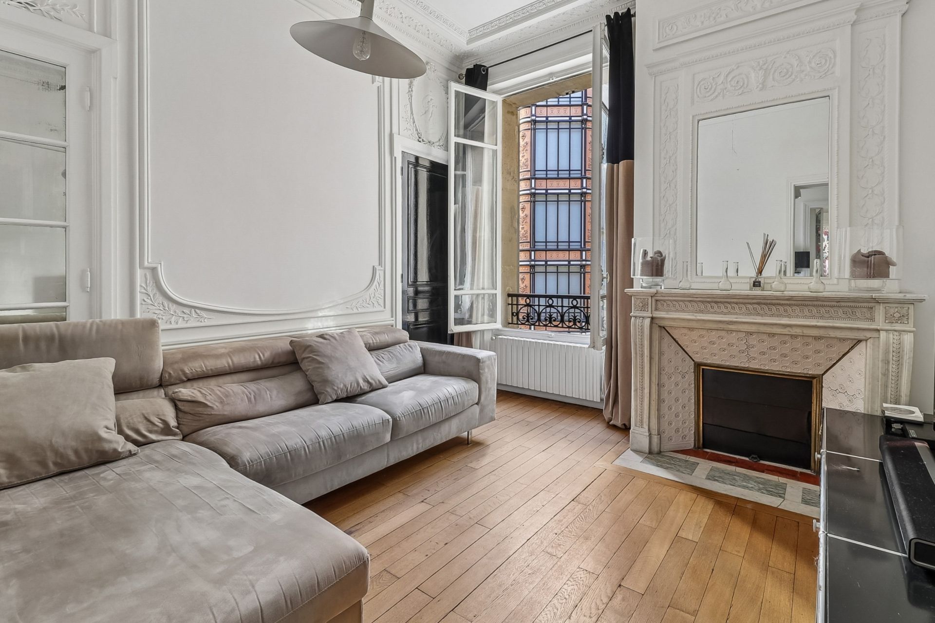 luxury apartment 5 Rooms for sale on PARIS (75016)