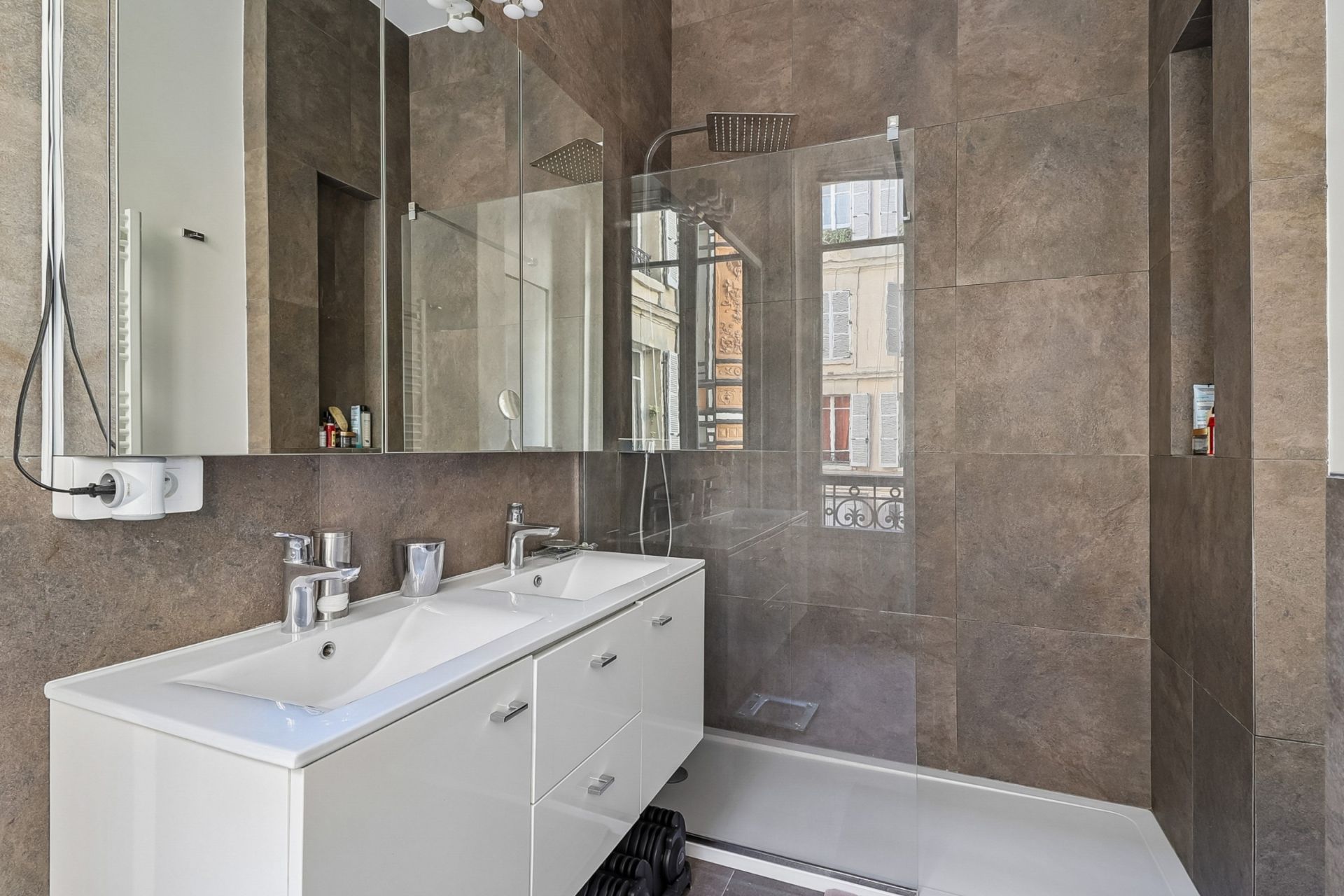 luxury apartment 5 Rooms for sale on PARIS (75016)