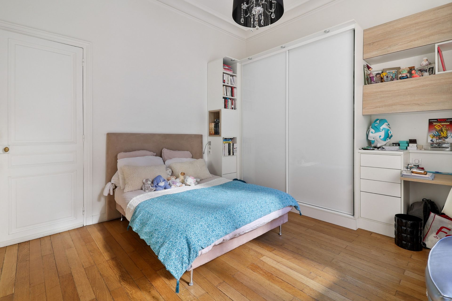 luxury apartment 5 Rooms for sale on PARIS (75016)