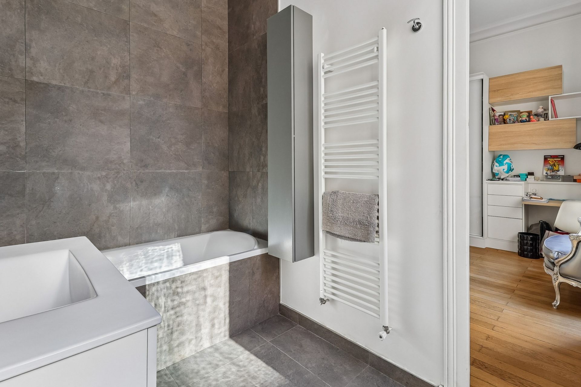 luxury apartment 5 Rooms for sale on PARIS (75016)