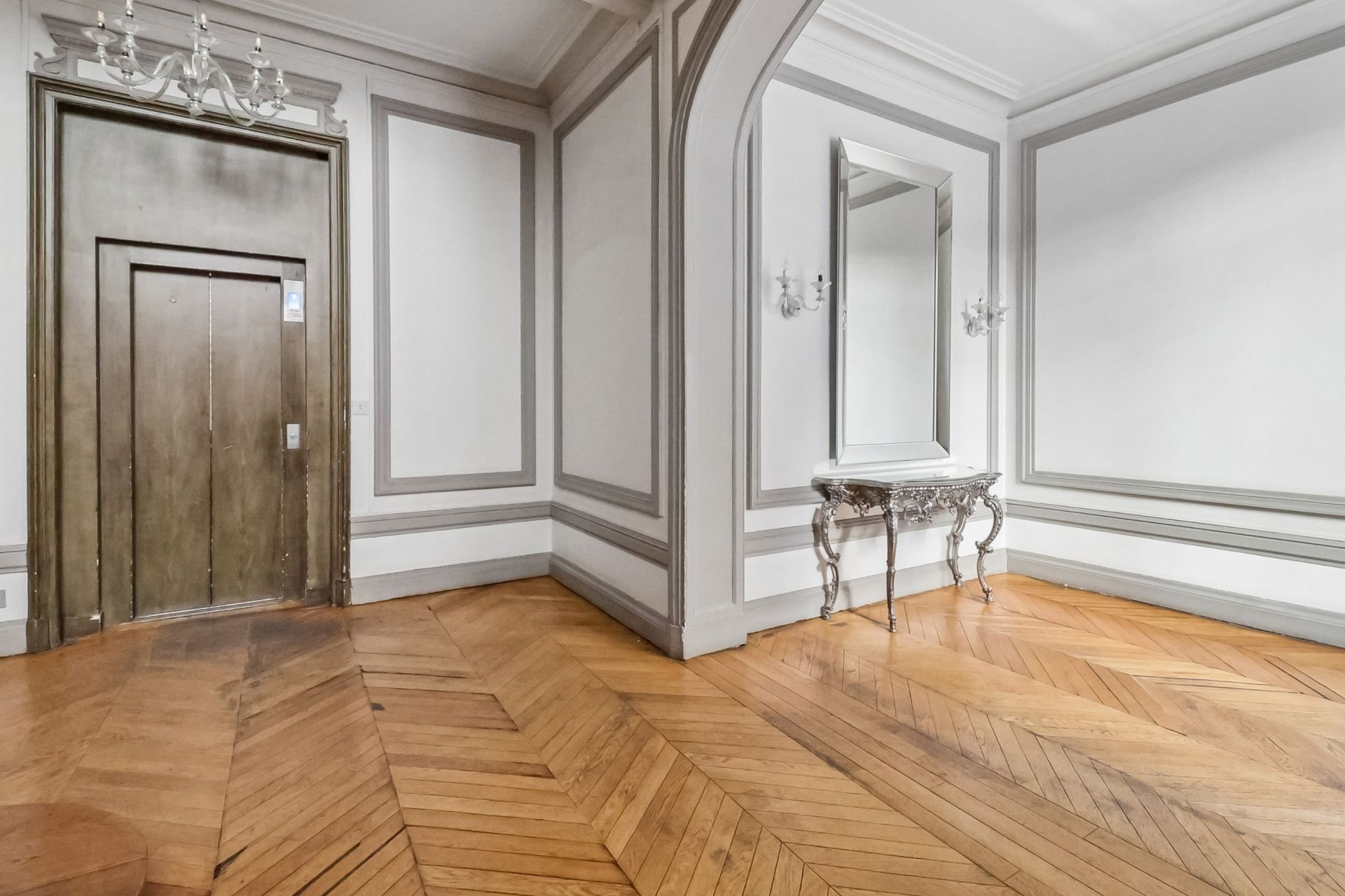 luxury apartment 5 Rooms for sale on PARIS (75016)