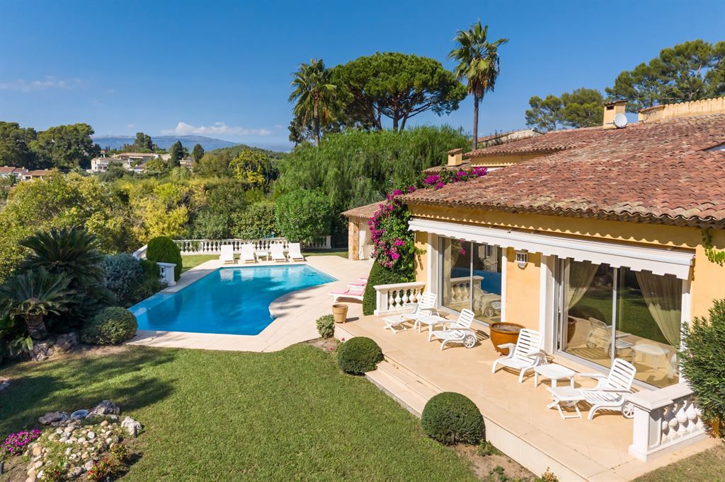 luxury provencale house 7 Rooms for sale on MOUGINS (06250)