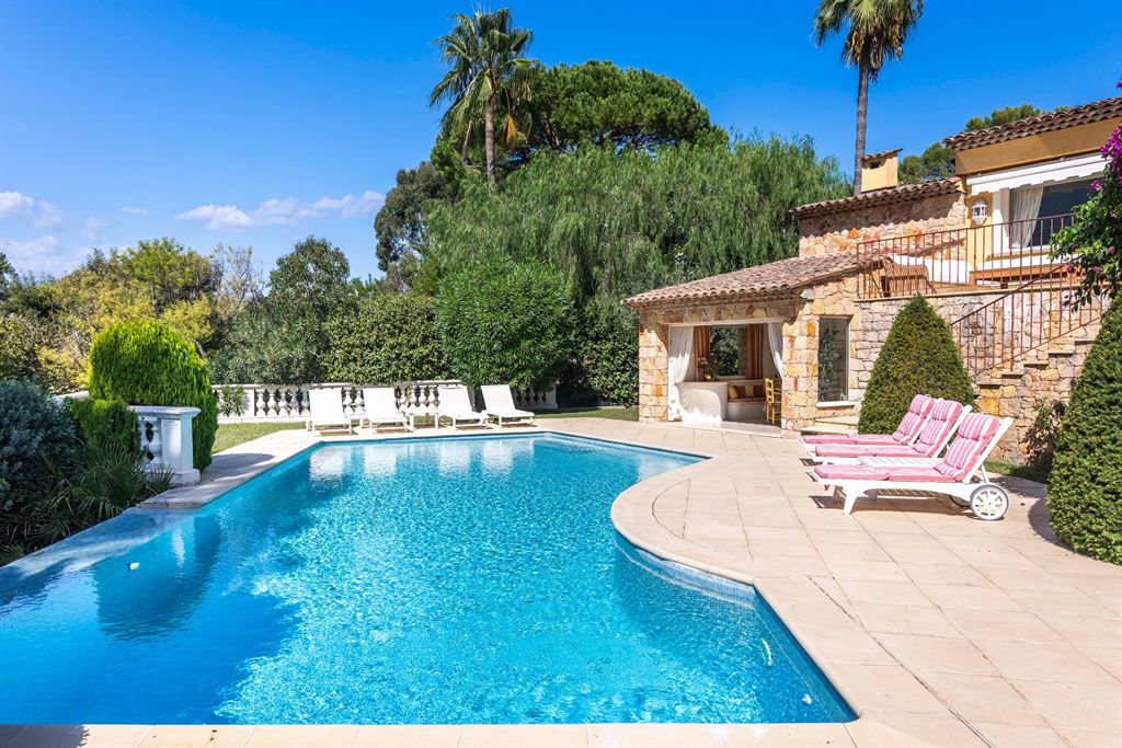 luxury provencale house 7 Rooms for sale on MOUGINS (06250)