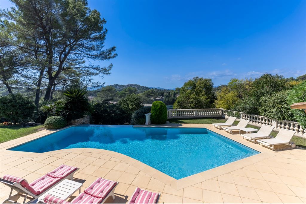 luxury provencale house 7 Rooms for sale on MOUGINS (06250)
