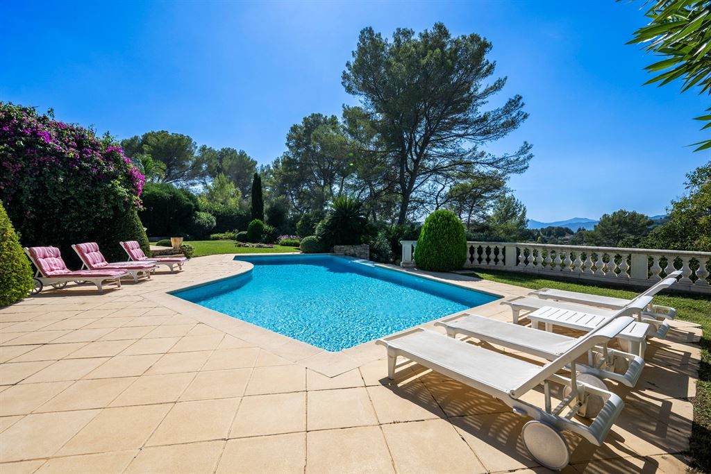luxury provencale house 7 Rooms for sale on MOUGINS (06250)