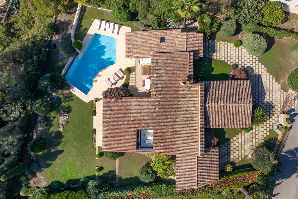 luxury provencale house 7 Rooms for sale on MOUGINS (06250)