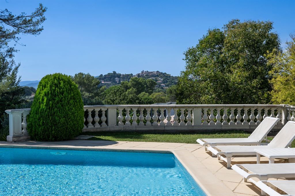 luxury provencale house 7 Rooms for sale on MOUGINS (06250)