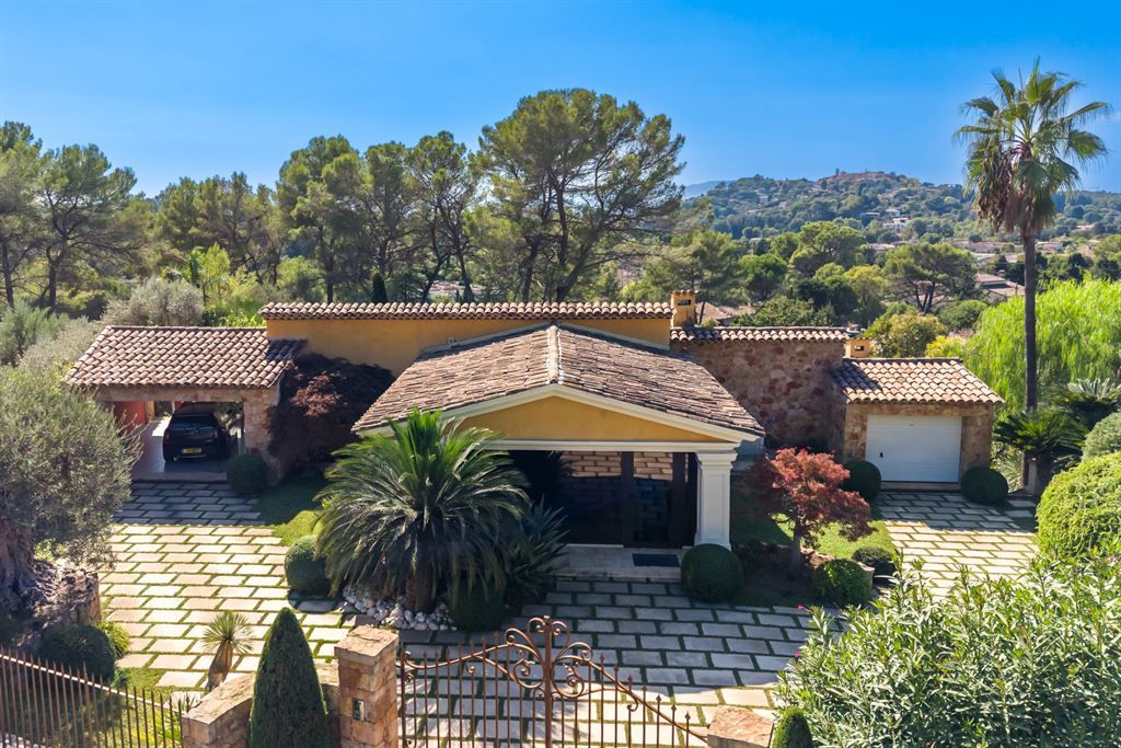 luxury provencale house 7 Rooms for sale on MOUGINS (06250)