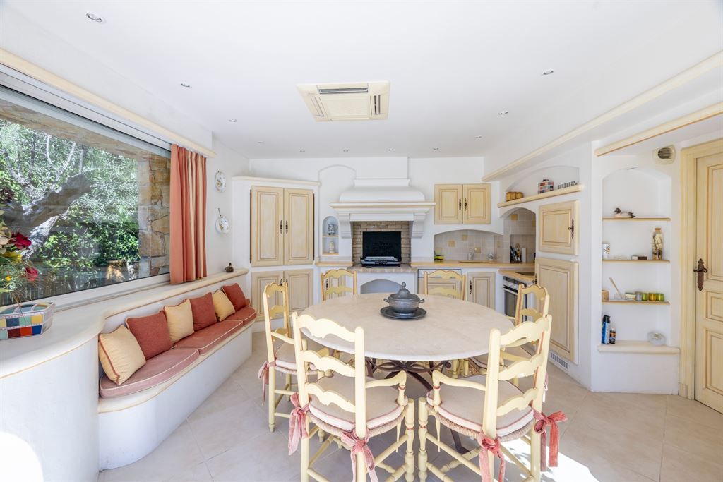 luxury provencale house 7 Rooms for sale on MOUGINS (06250)