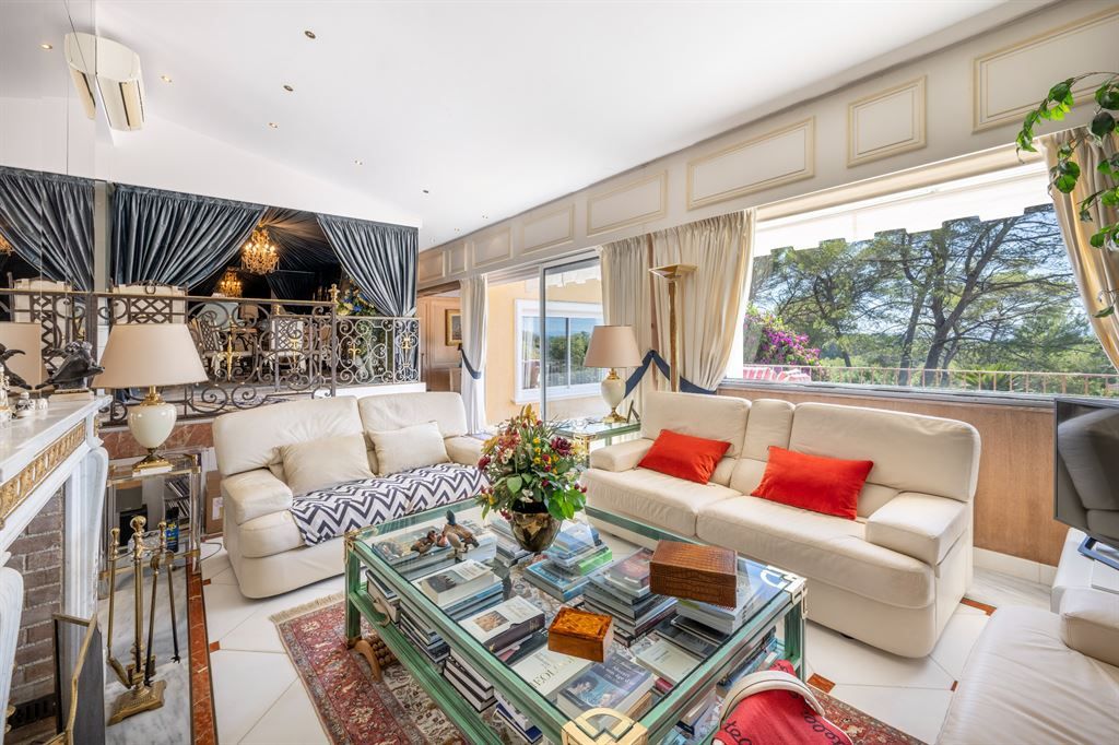 luxury provencale house 7 Rooms for sale on MOUGINS (06250)