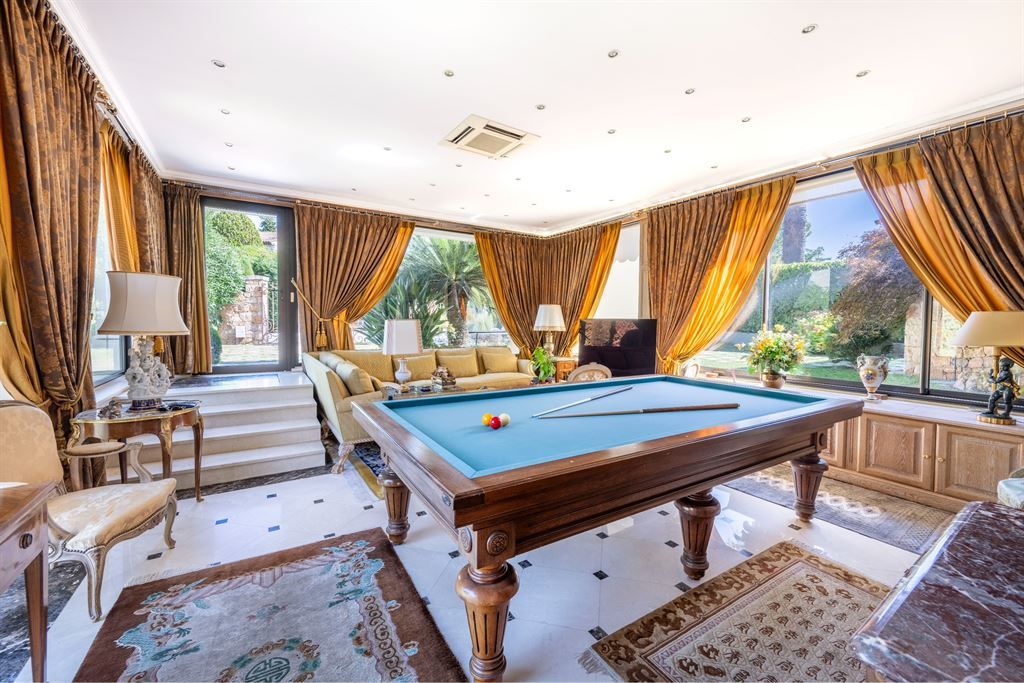 luxury provencale house 7 Rooms for sale on MOUGINS (06250)
