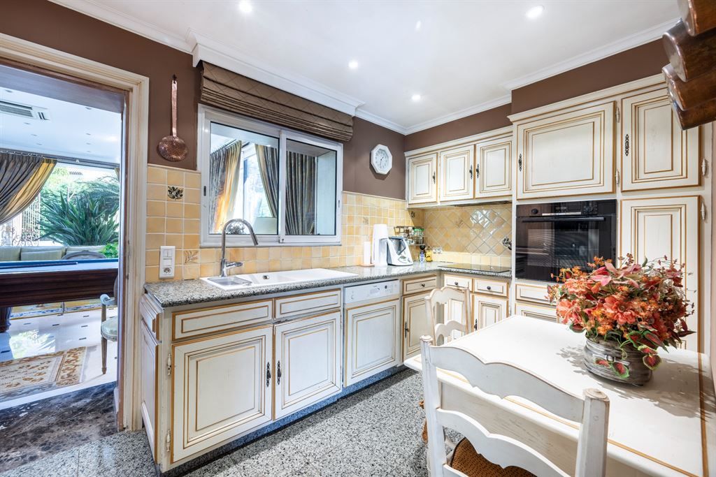 luxury provencale house 7 Rooms for sale on MOUGINS (06250)